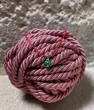 Bracciale cordino rosso e charm  cod: JCB0914