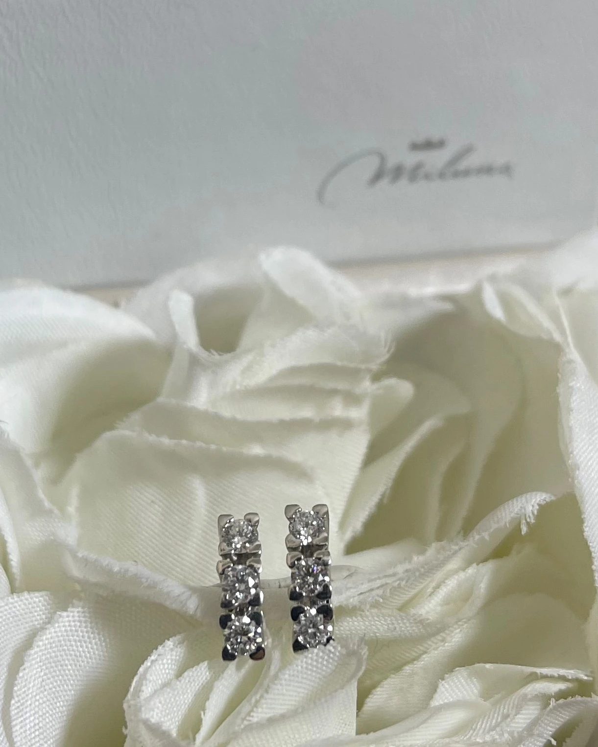 Miluna Orecchini in oro con Brillanti cod: ERD2430-048G7