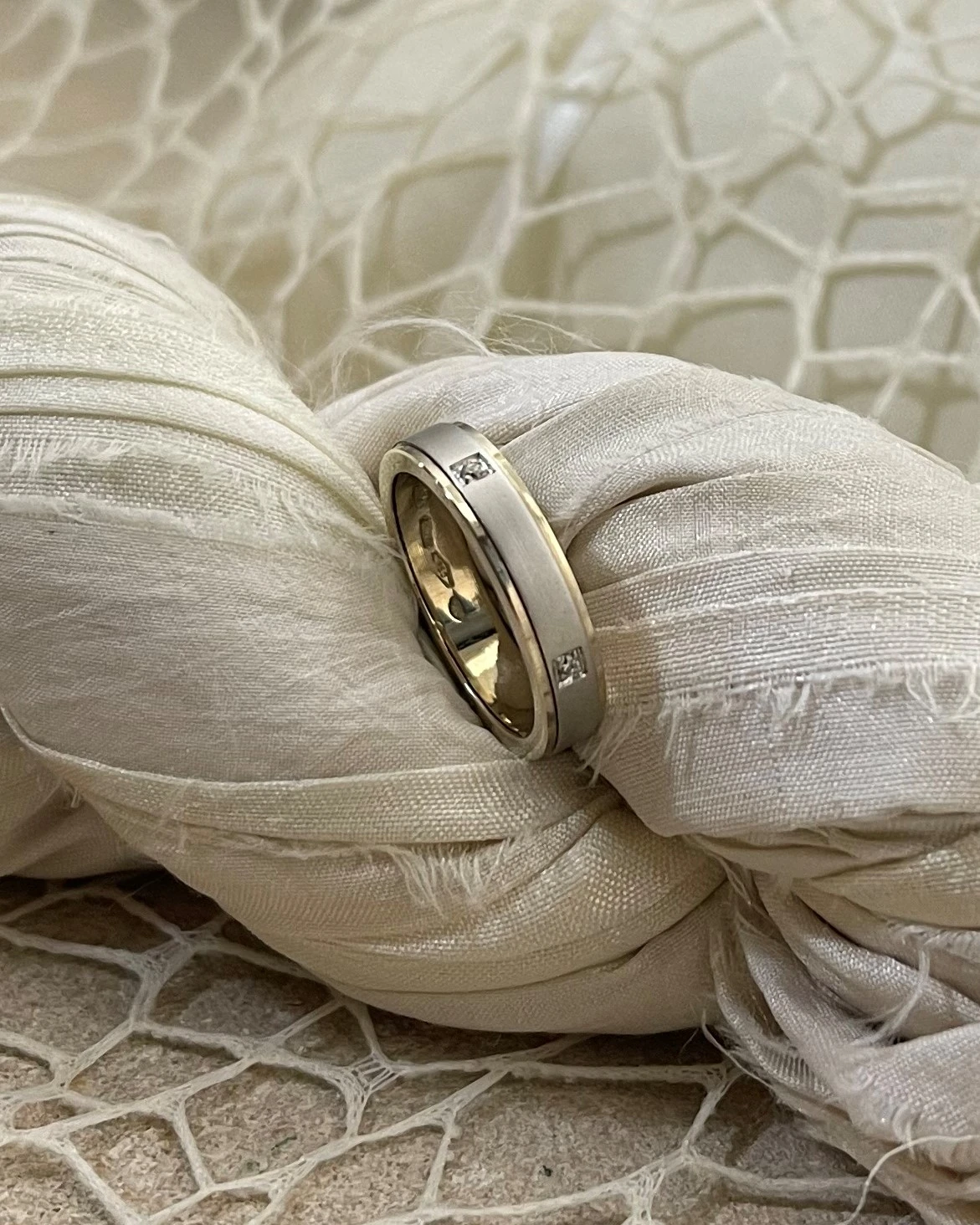 Anteo fede in oro e platino bianco e giallo con brillanti cod: T154  (S)