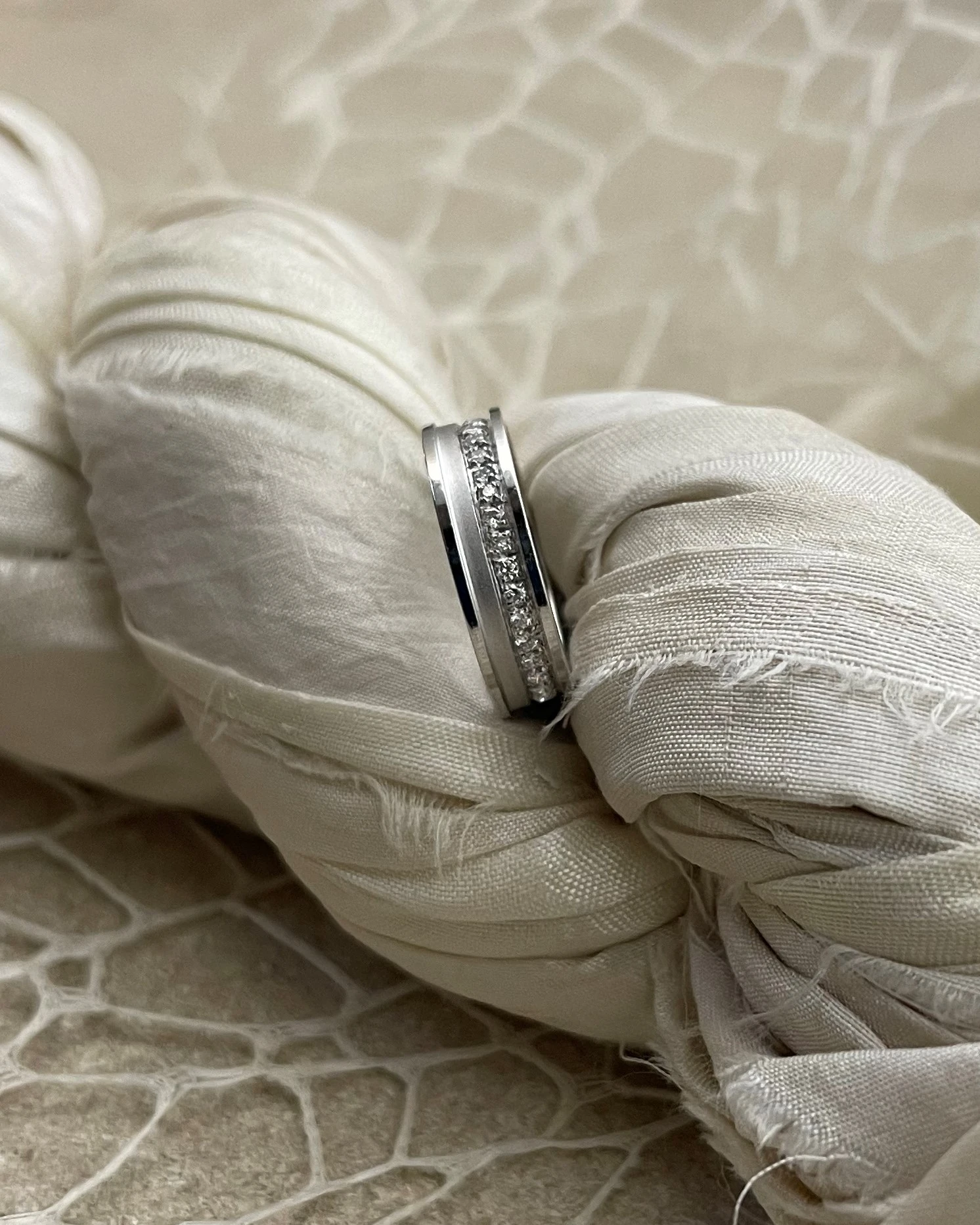 Anteo fede in oro bianco con brillanti  cod: T141  (S)