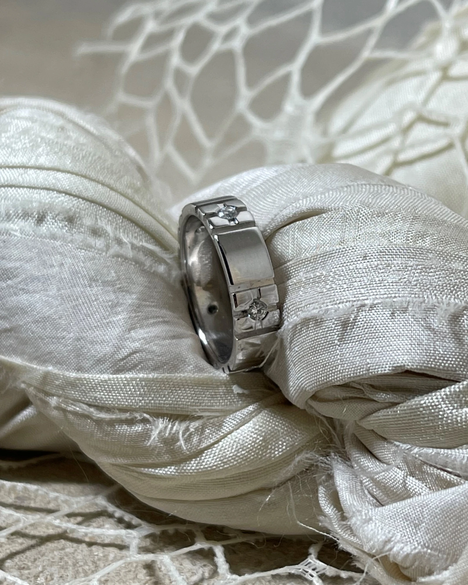 Anteo fede in oro bianco con brillanti  cod: T131/5  (S)