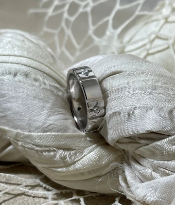 Anteo fede in oro bianco con brillanti  cod: T131/5  (S)