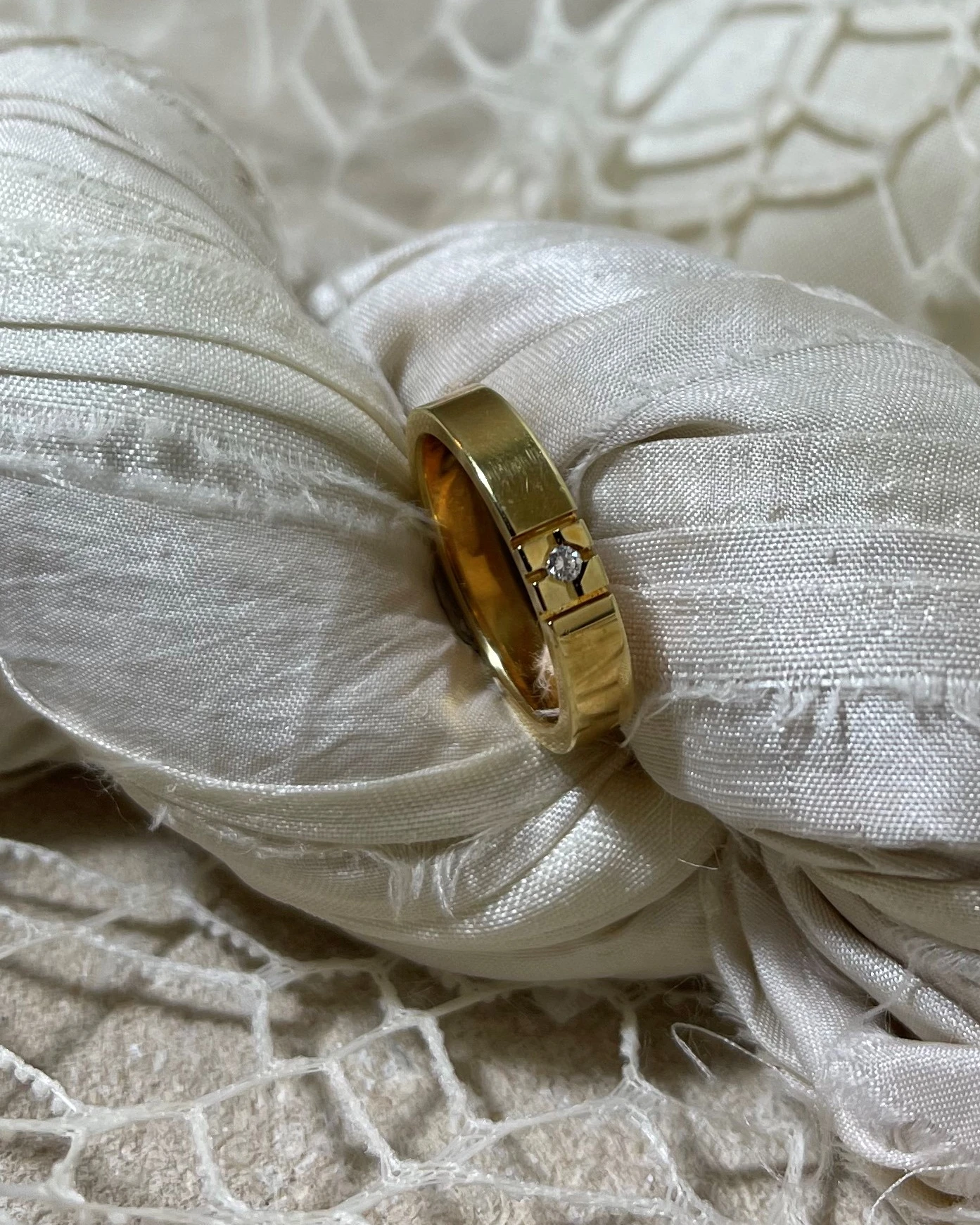 Anteo fede in oro giallo con brillanti  cod: T133/1  (S)