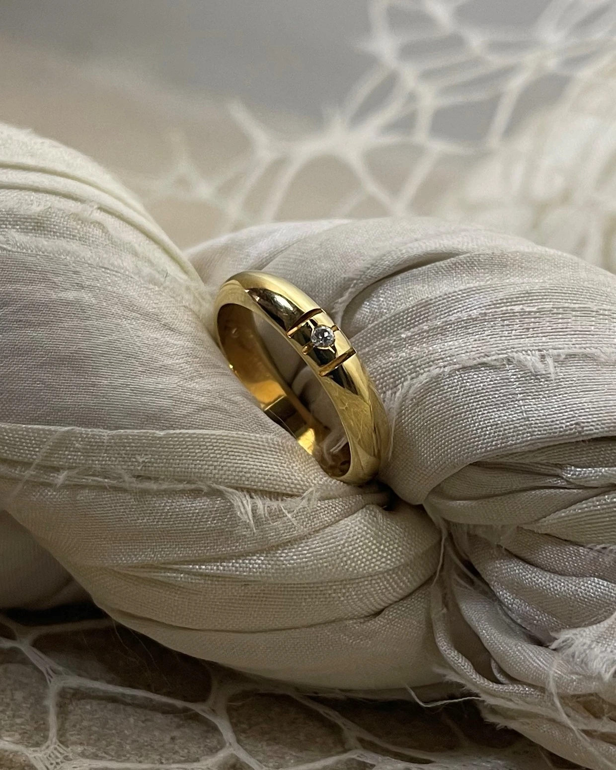 Anteo fede in oro giallo con brillanti  cod: T132/3  (S)