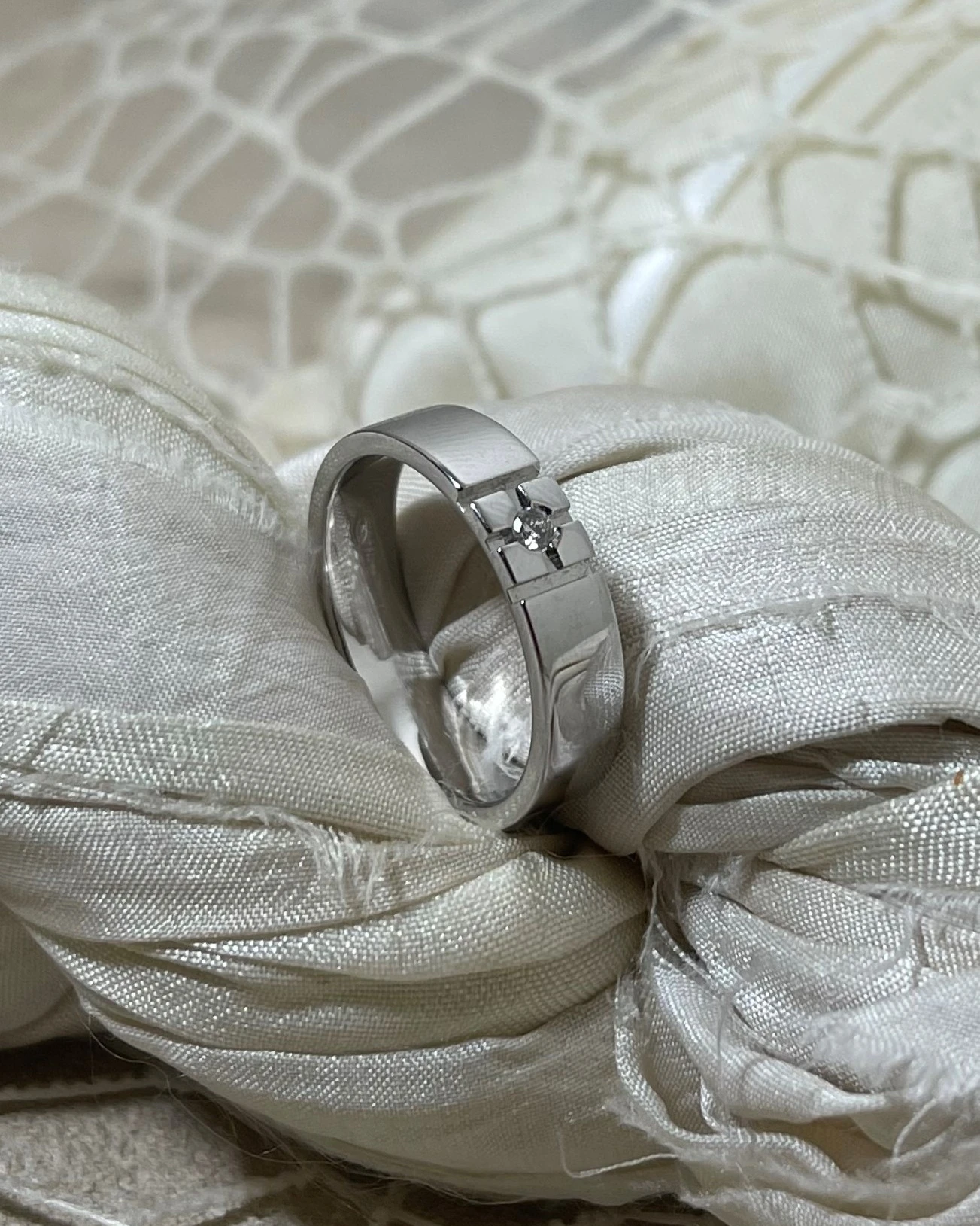 Anteo fede in oro bianco con brillanti  cod: T131/1  (S)