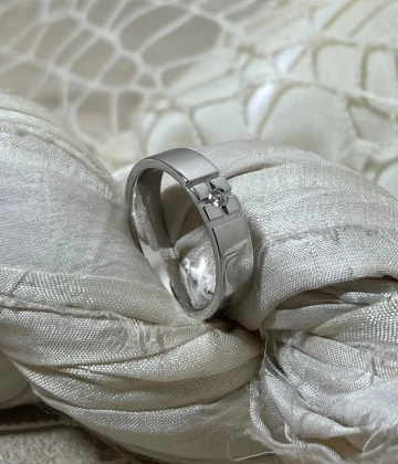 Anteo fede in oro bianco con brillanti  cod: T131/1  (S)