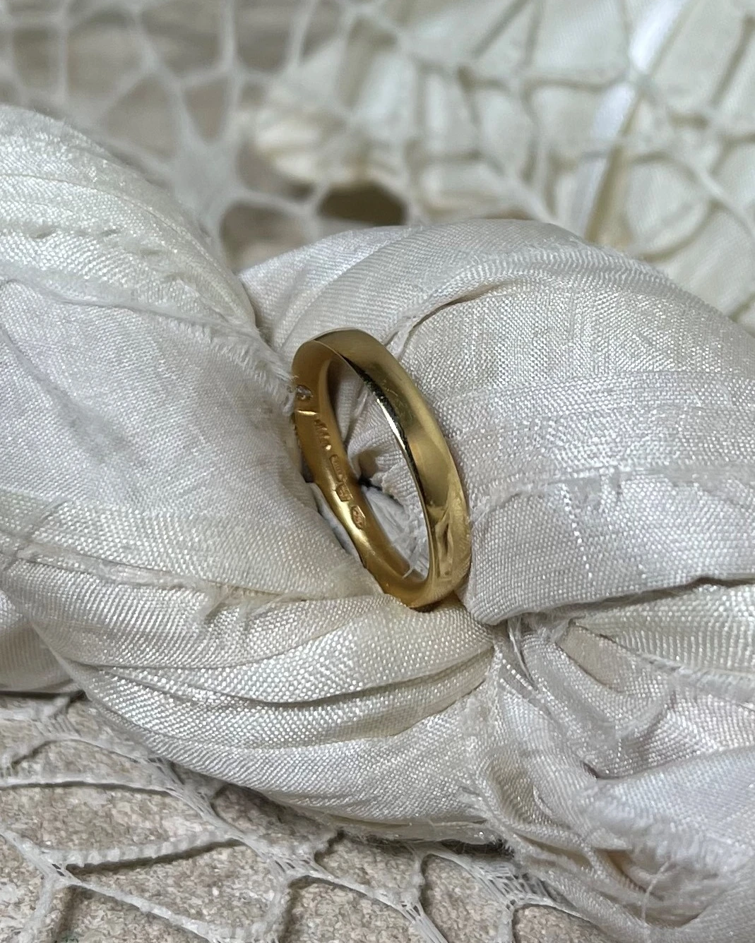 Anteo fede in oro giallo con brillante  cod: 0901  (S)