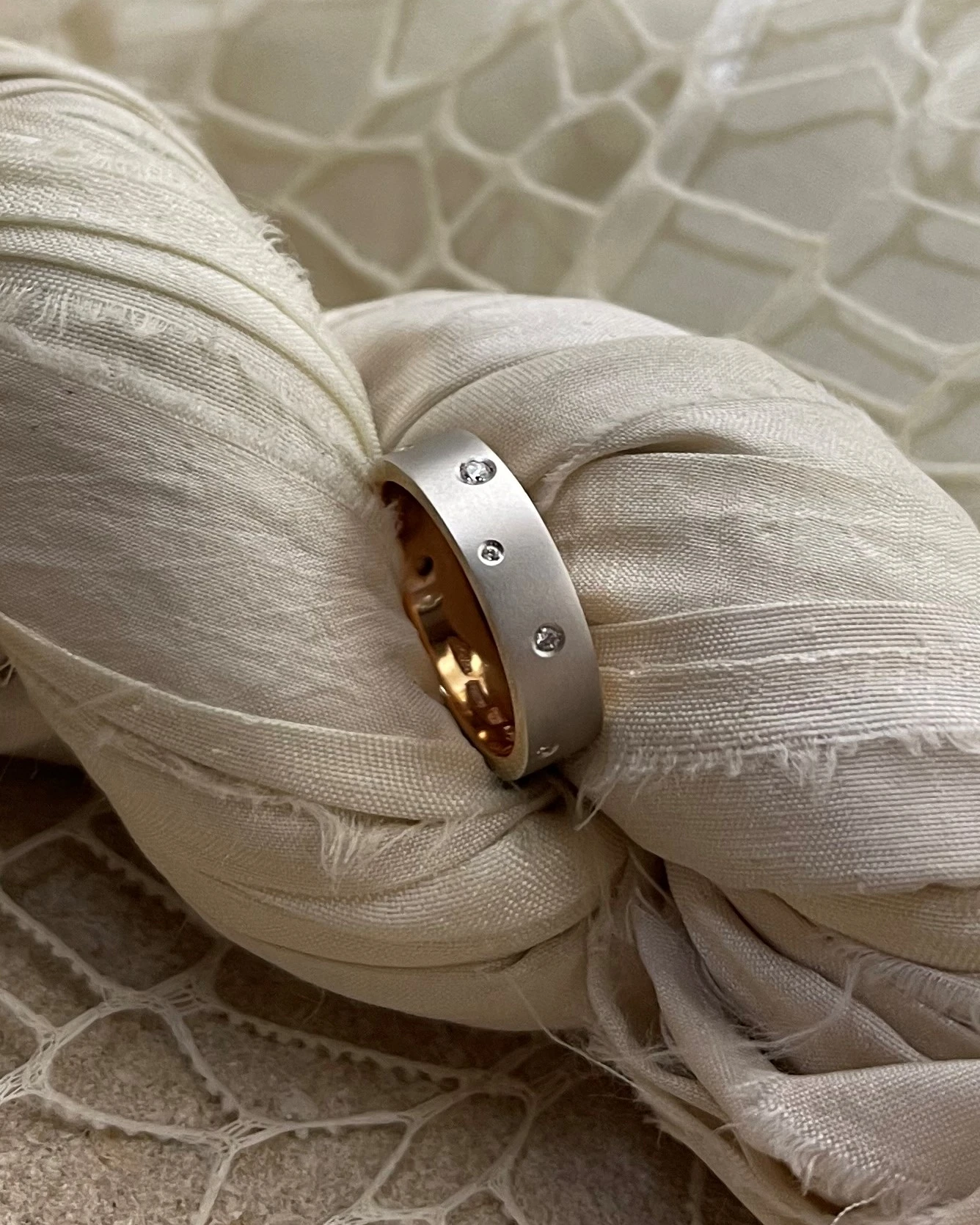 Anteo fede in oro bianco e rosa con brillanti  cod: 0602B (S)