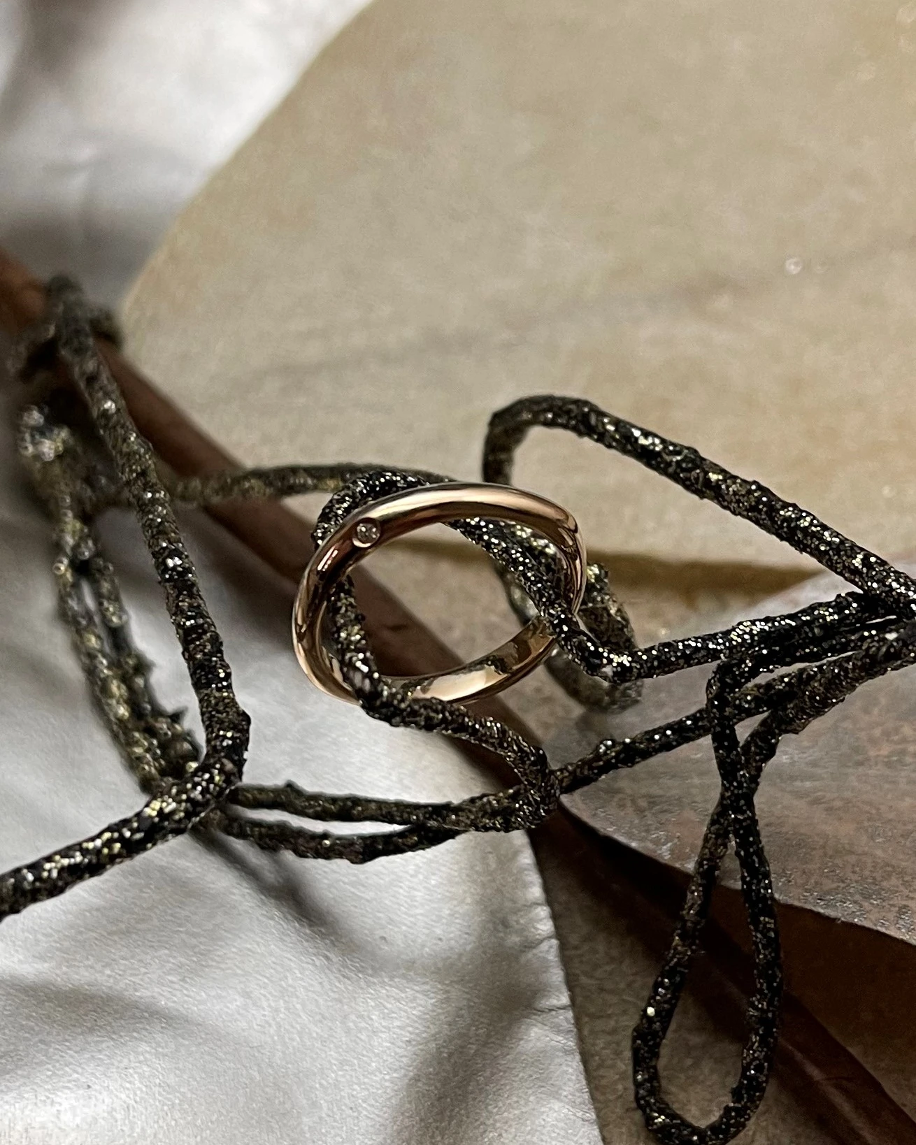 Polello fede in oro bianco e rosa con brillanti  cod: L2607DBR